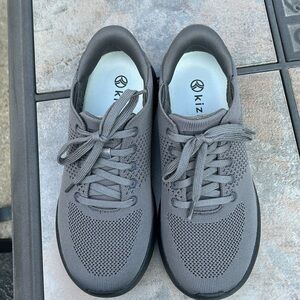 Kizik Lima Unisex Hands-free Step-in Walking Sneaker